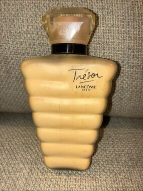 Lancôme Trésor Perfumed Body Powder in Soft Cream Bottle 3.5 oz.